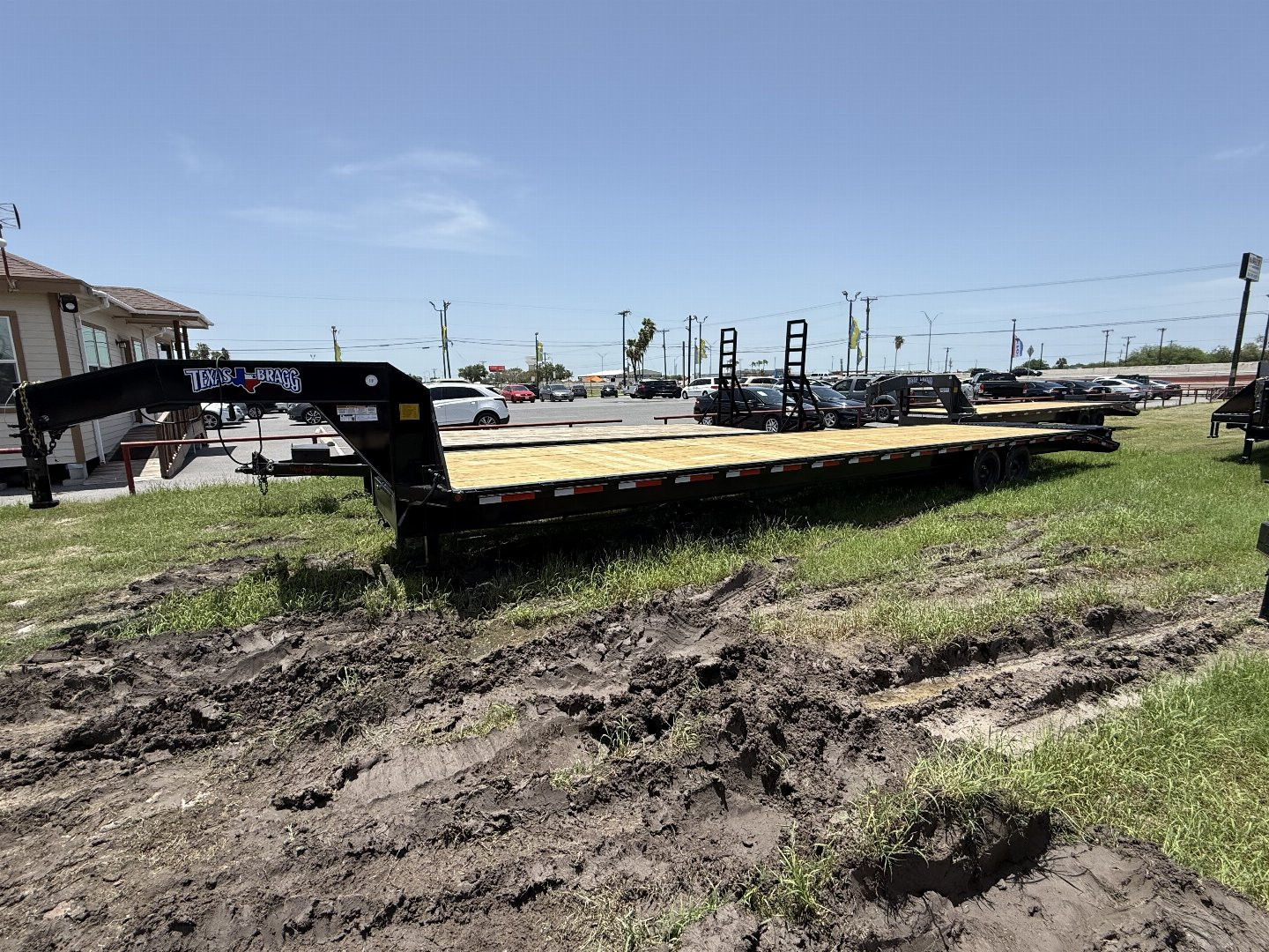 New 2025 Texas Bragg Trailers 35+5 Mega Ramps Flatbed Trailer