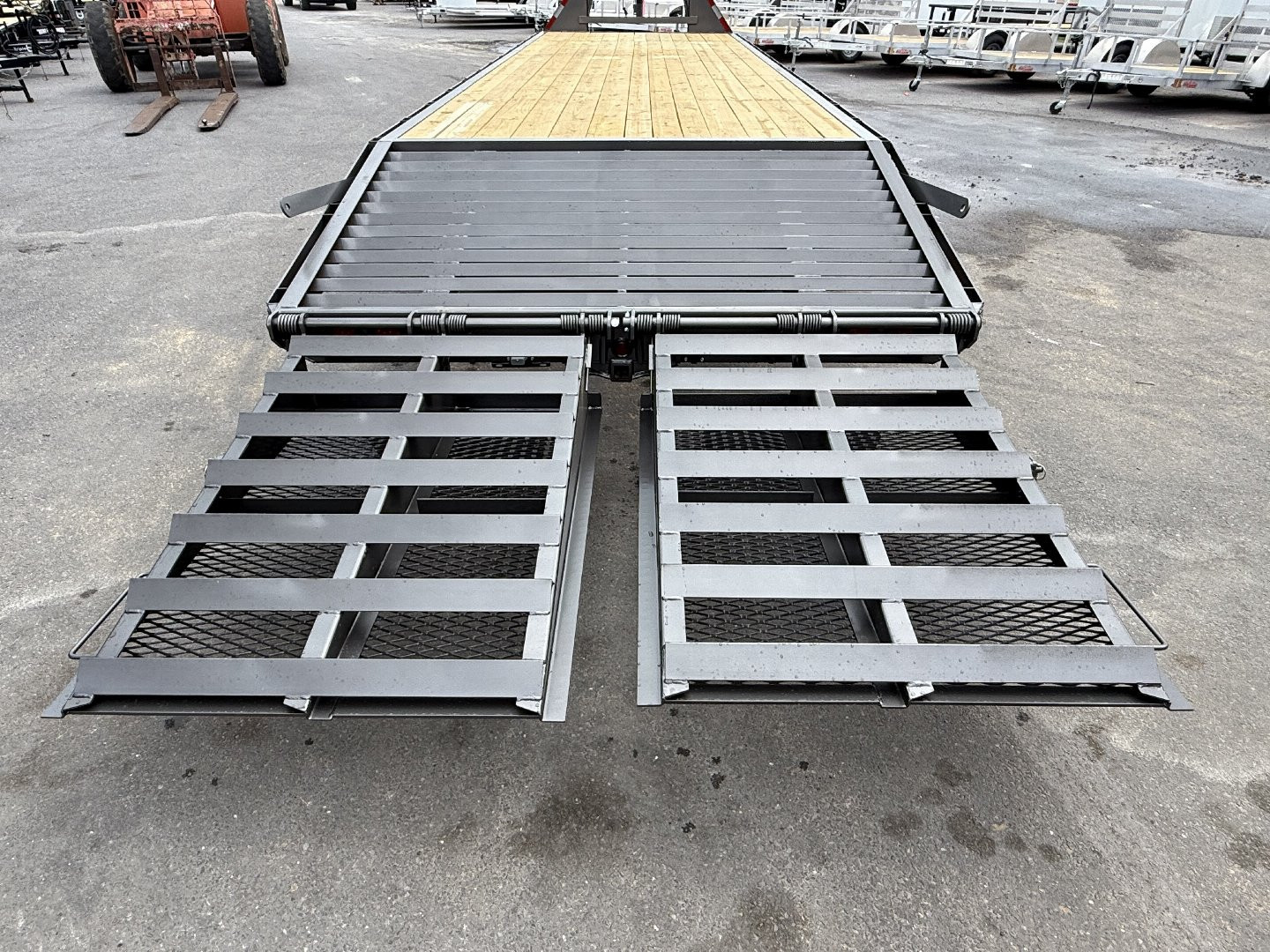 New 2025 Texas Bragg Trailers Gooseneck 25+5 with Mega Ramps