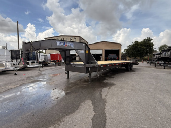 New 2025 Texas Bragg Trailers Gooseneck 25+5 with Mega Ramps