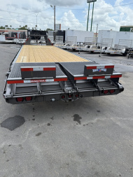 New 2025 Texas Bragg Trailers Gooseneck 25+5 with Mega Ramps