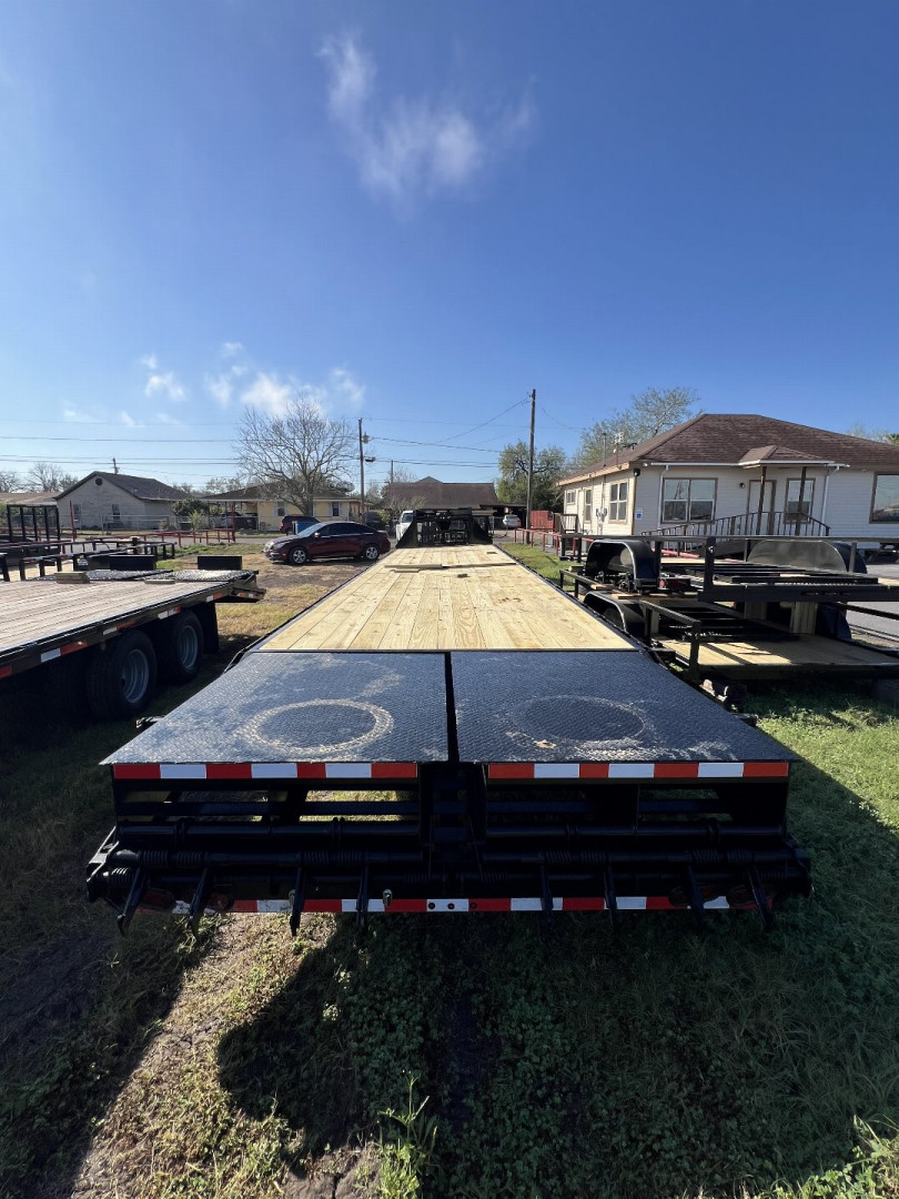 New 2025 Triple R Flatbed Trailer 35+5 Mega ramps