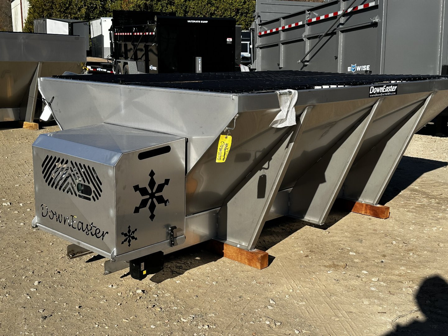 New 2025 DownEaster 9' 3.5 yrd Briggs Wirless control