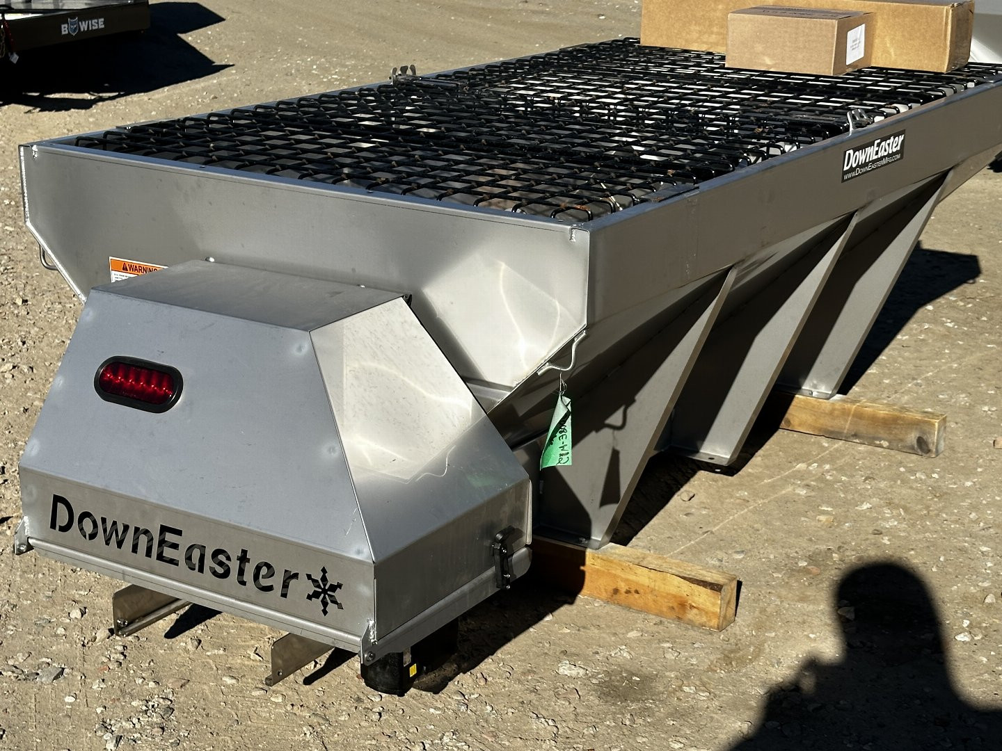 New 2025 DownEaster 8' 2yrd Dual Electric Sander