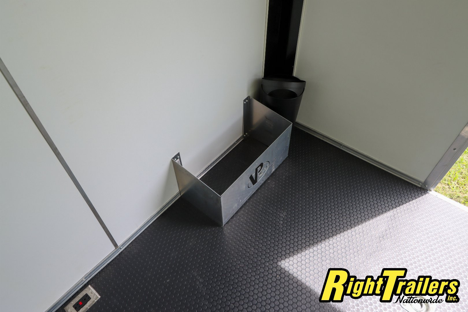 Used 2023 8.5X22 Bravo RACE TRAILER