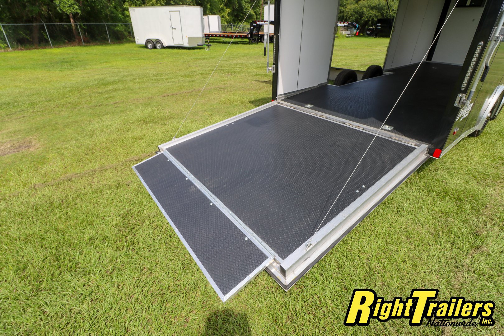 Used 2023 8.5X22 Bravo RACE TRAILER