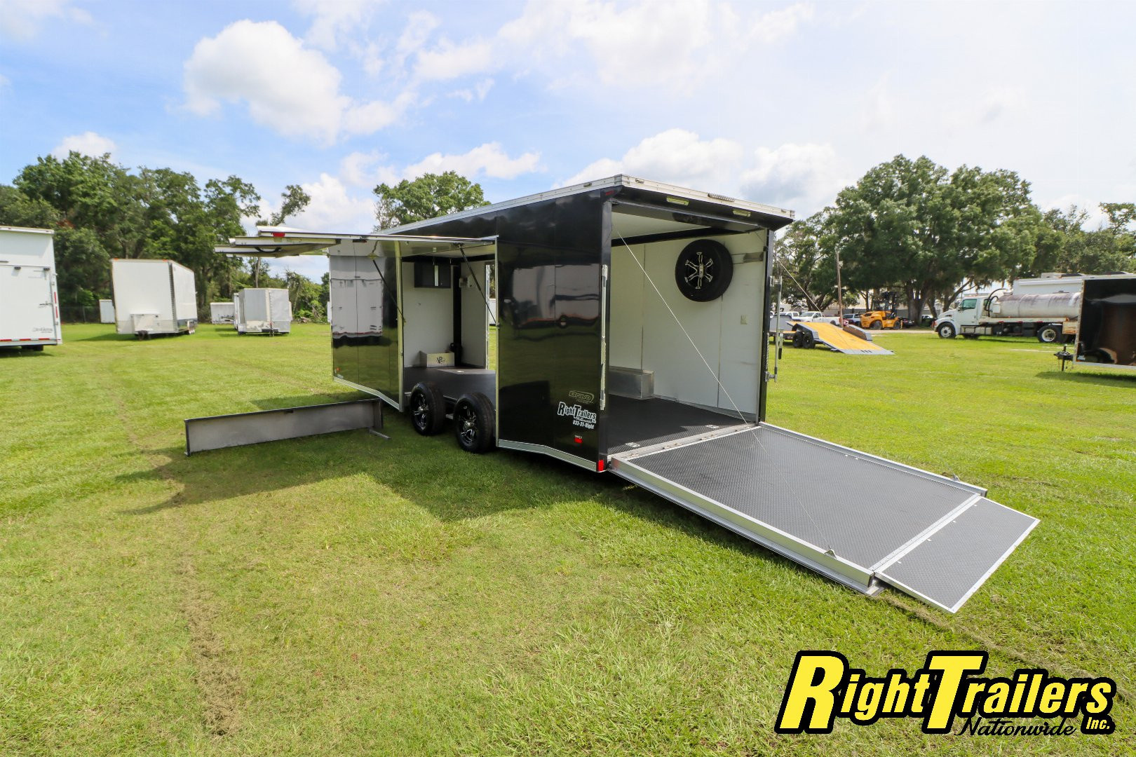 Used 2023 8.5X22 Bravo RACE TRAILER