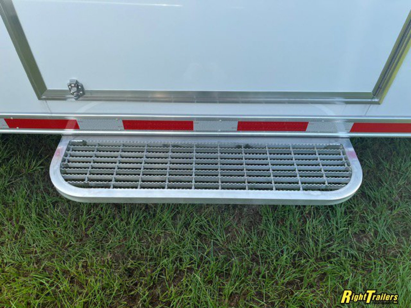 New 8.5x32 intech Race Trailer