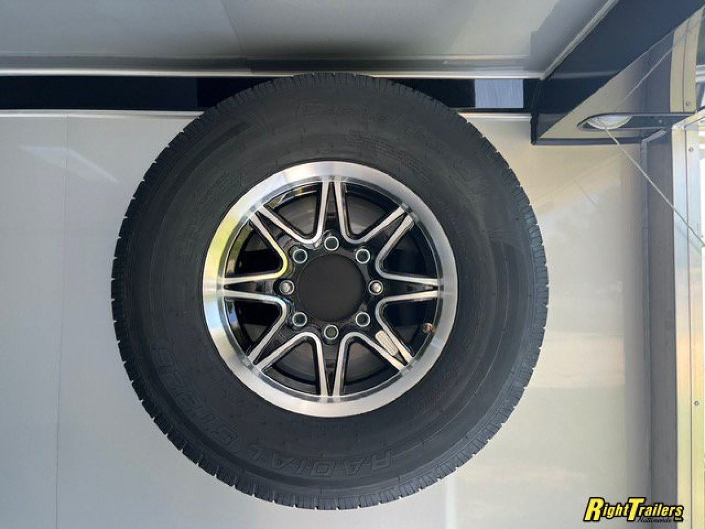 New 8.5x32 intech Race Trailer