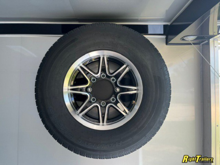 New 8.5x32 intech Race Trailer