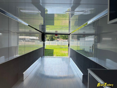 New 8.5x32 intech Race Trailer