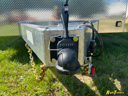 New 8.5x32 intech Race Trailer