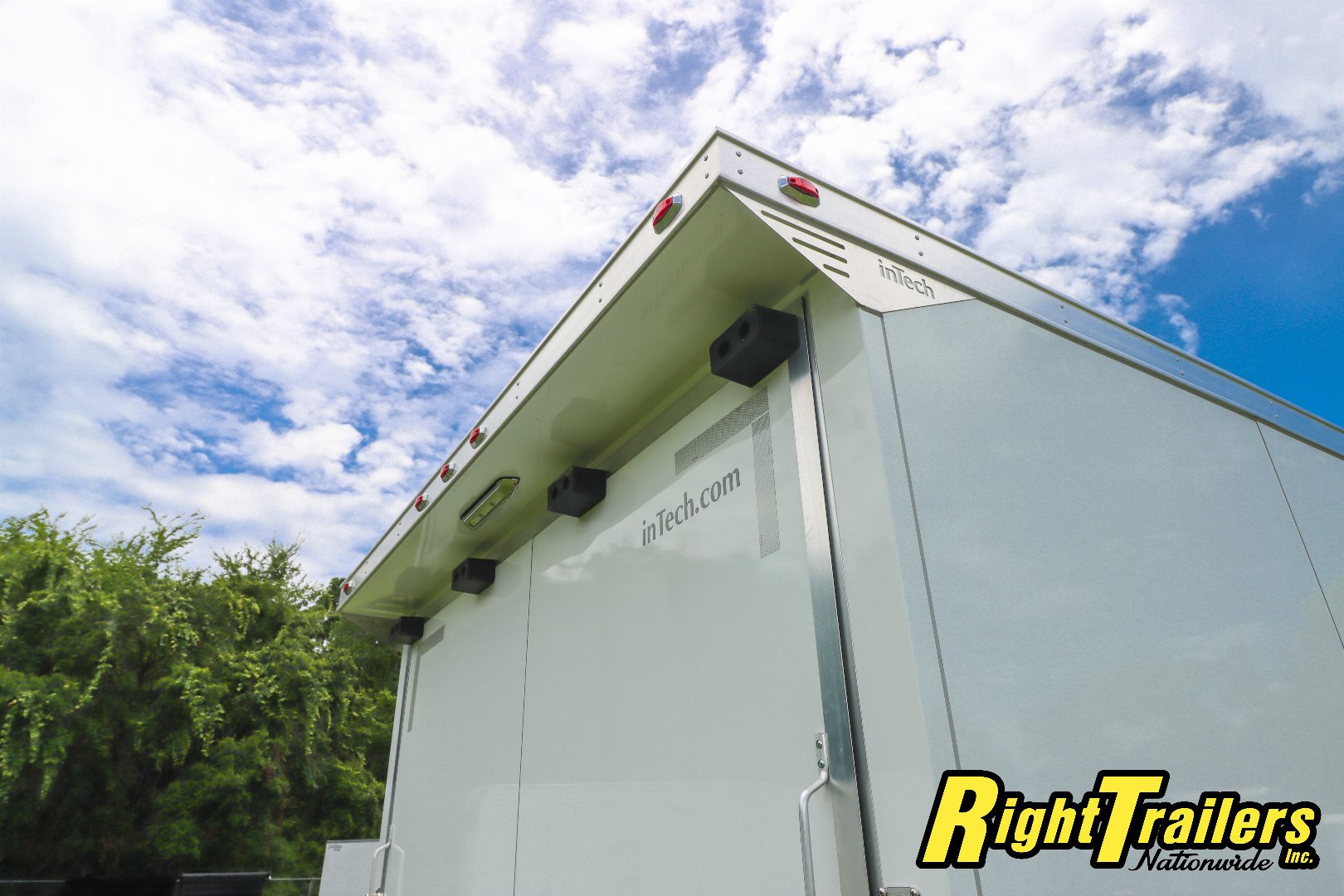 New 2026 inTech Trailers 8.5x32 Race Trailer