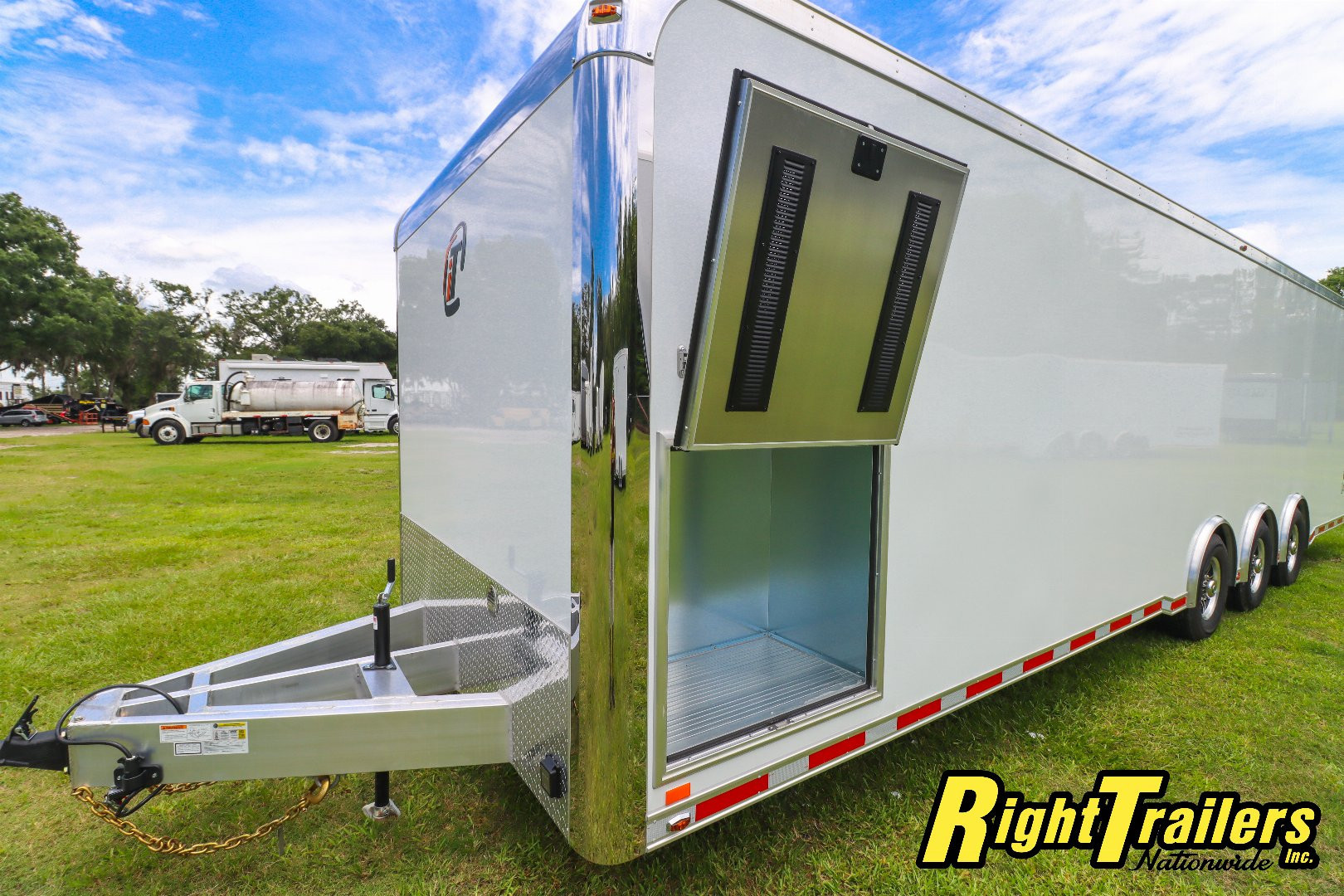 New 2025 inTech Trailers 8.5x32 Race Trailer