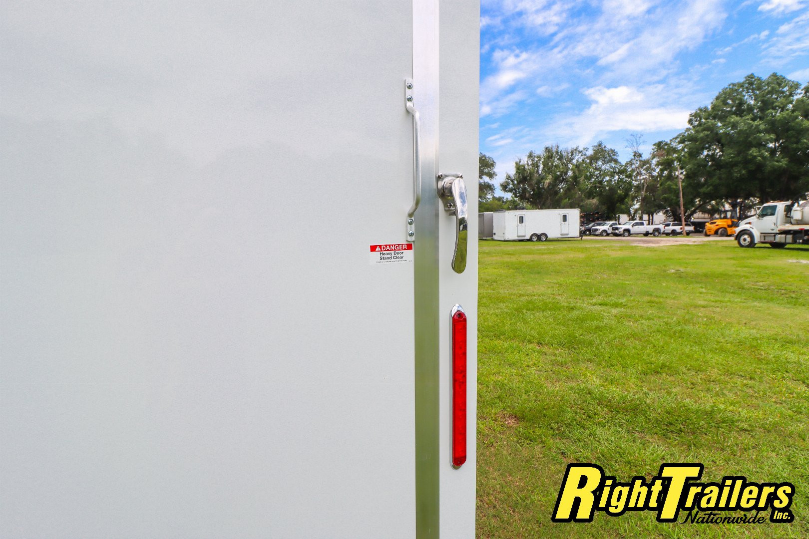 New 2025 inTech Trailers 8.5x32 Race Trailer