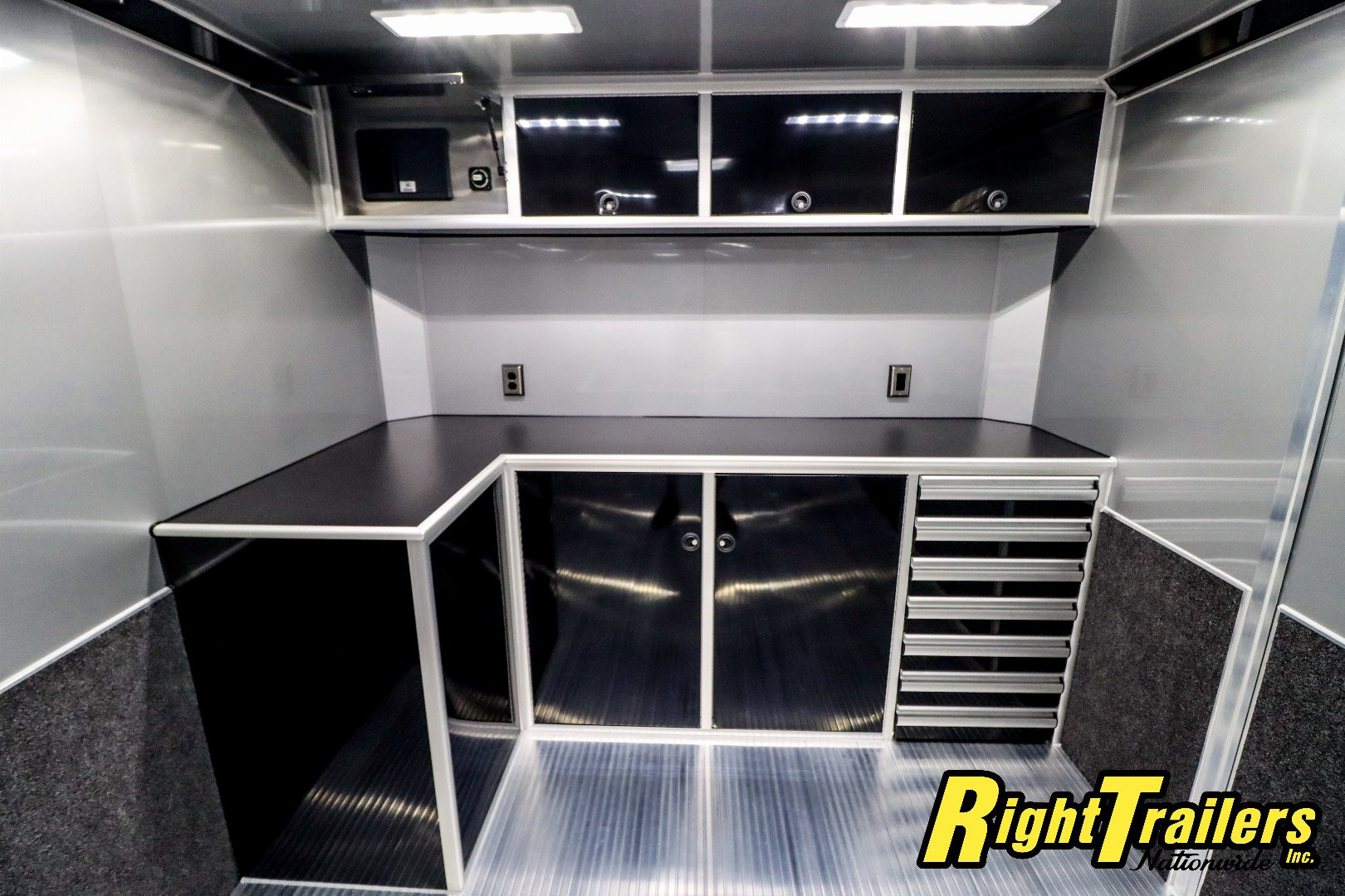New 2025 inTech Trailers 8.5x32 Race Trailer