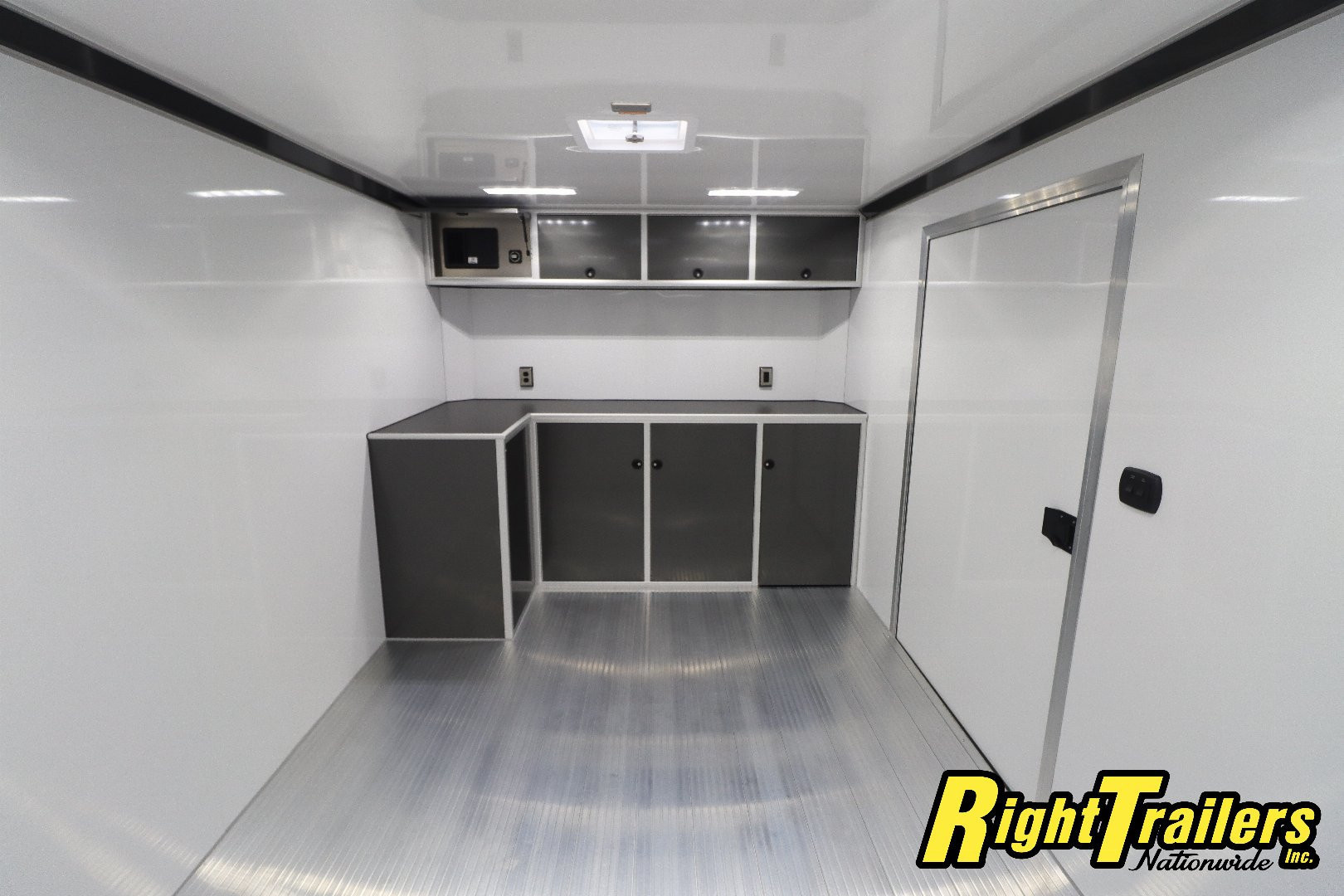 New inTech Trailers 8.5x32 Race Trailer