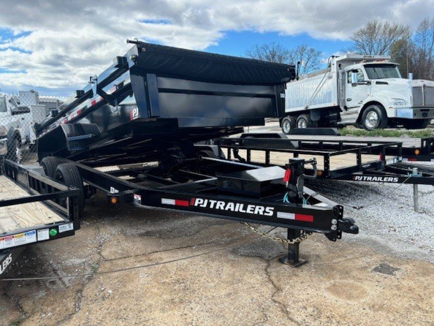 New 2025 PJ Trailers DL Dump Trailer