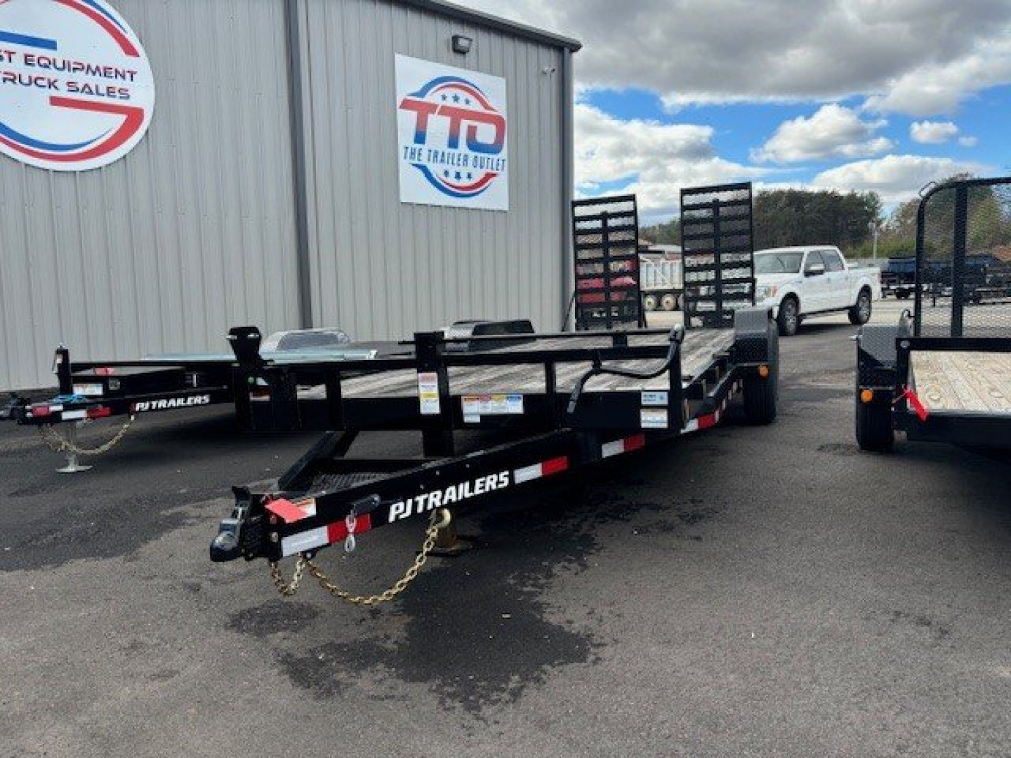 New 2025 PJ Trailers 20ft CC Equipment Trailer