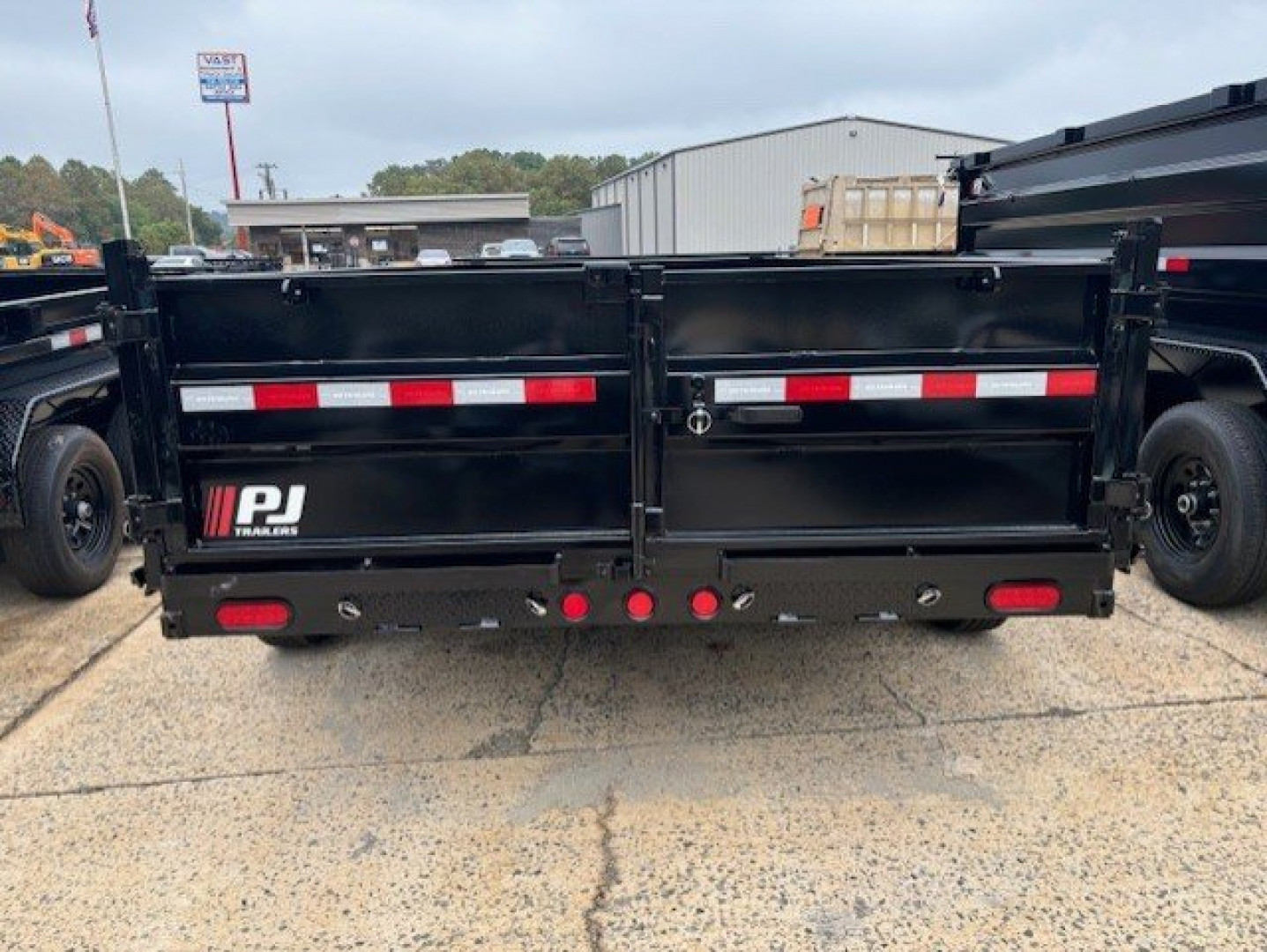 New 2025 PJ Trailers 14ft Dump Trailer
