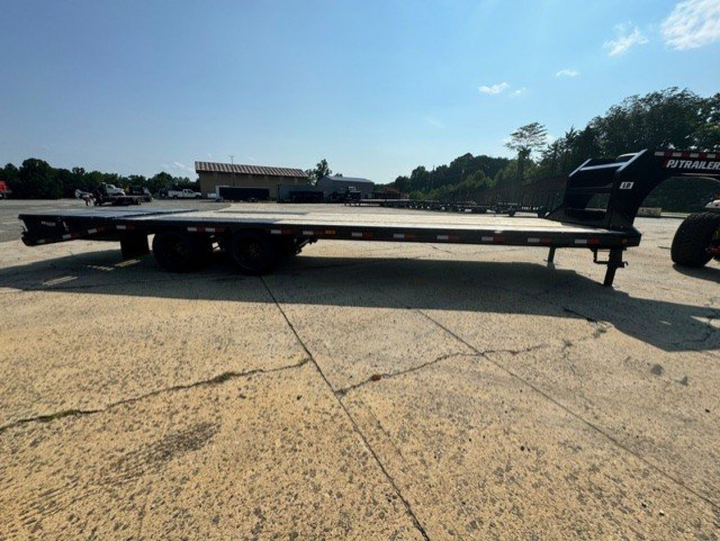New 2025 PJ Trailers LD 30 FT. Flatbed