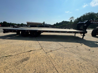 New 2025 PJ Trailers LD 30 FT. Flatbed