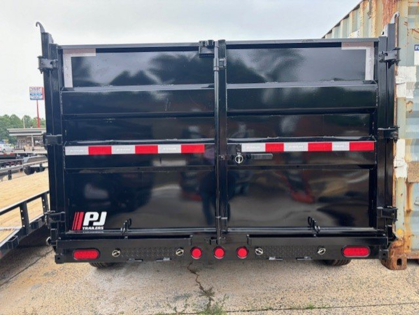 New 2025 PJ Trailers DM 14FT. Dump Trailer