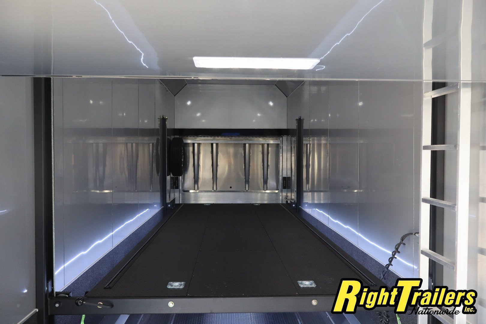 New 8.5x32 inTech Trailers Stacker
