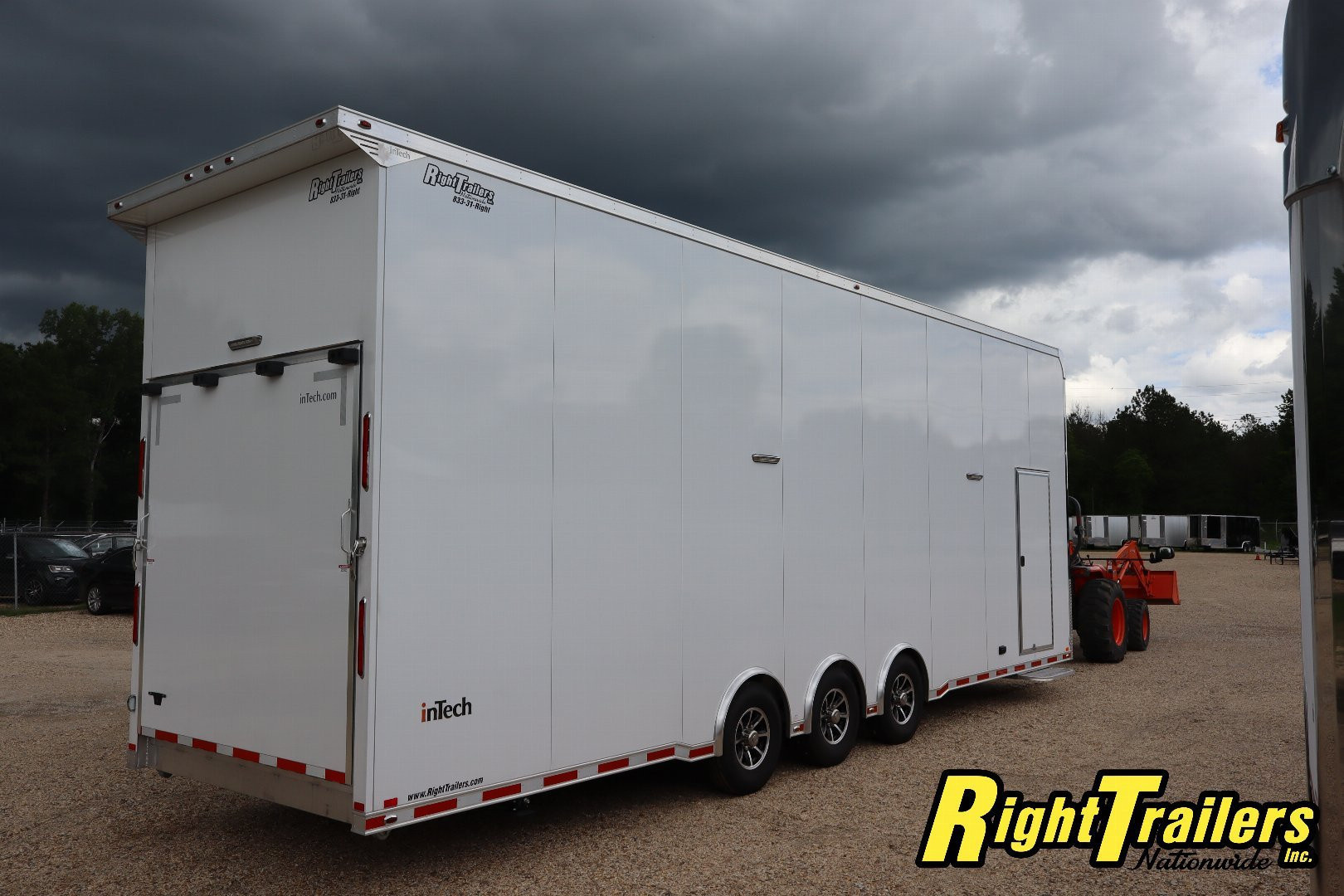 New 8.5x32 inTech Trailers Stacker