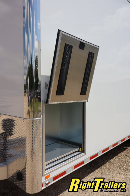 New 8.5x32 inTech Trailers Stacker