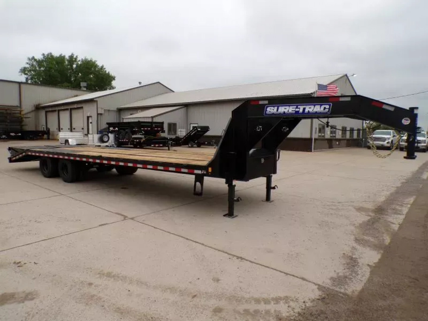 New 2025 SURE-TRAC 8.5X25+5 HD LP Beavertail Deckover Flatbed Trailer - 846