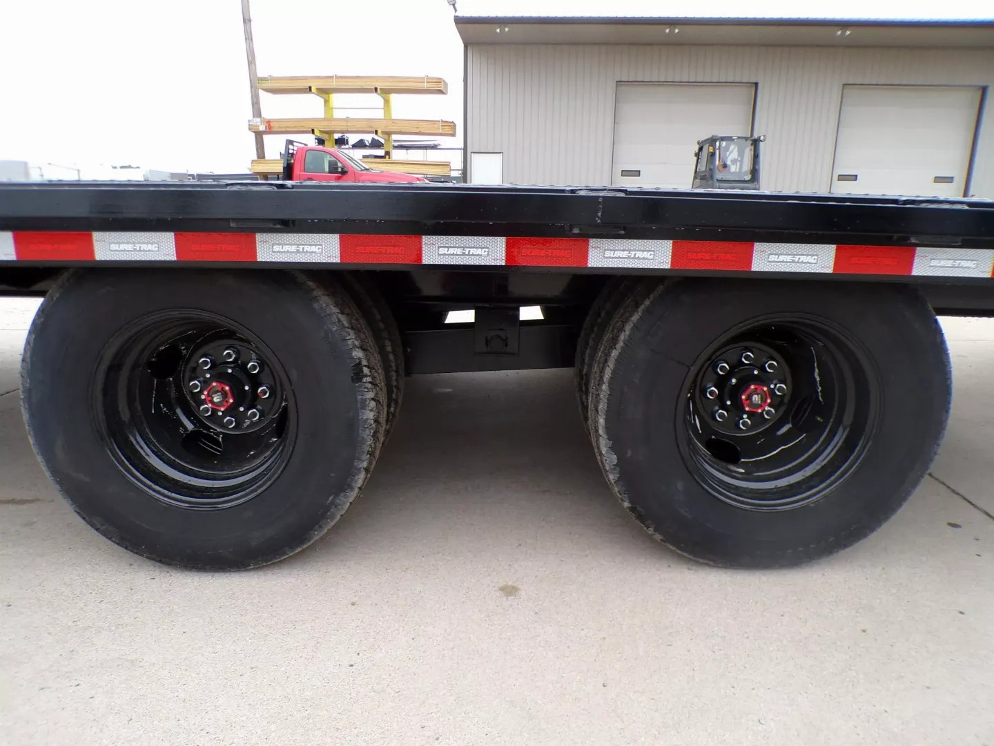 New 2025 SURE-TRAC 8.5X25+5 HD LP Beavertail Deckover Flatbed Trailer - 846