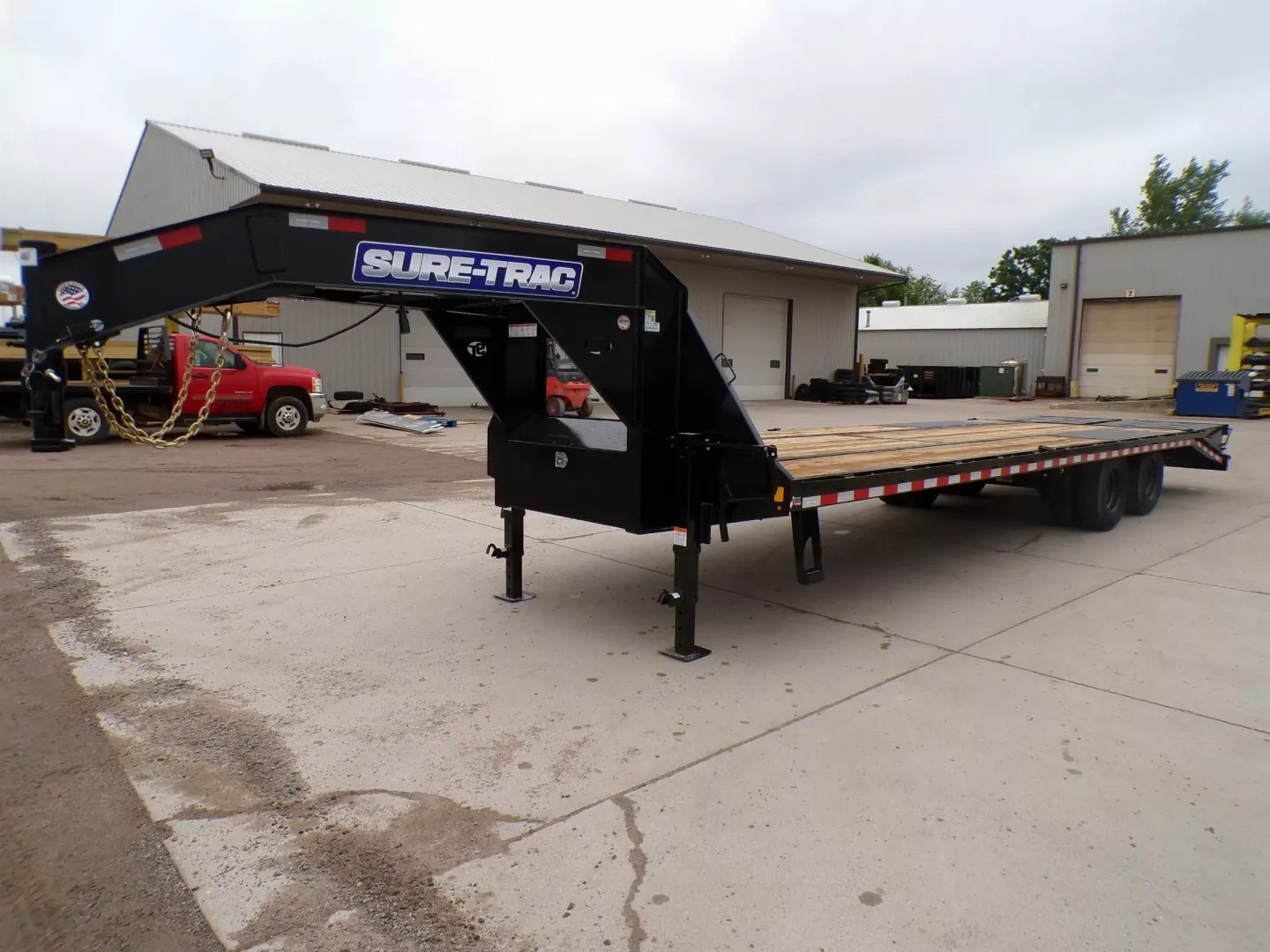 New 2025 SURE-TRAC 8.5X25+5 HD LP Beavertail Deckover Flatbed Trailer - 846