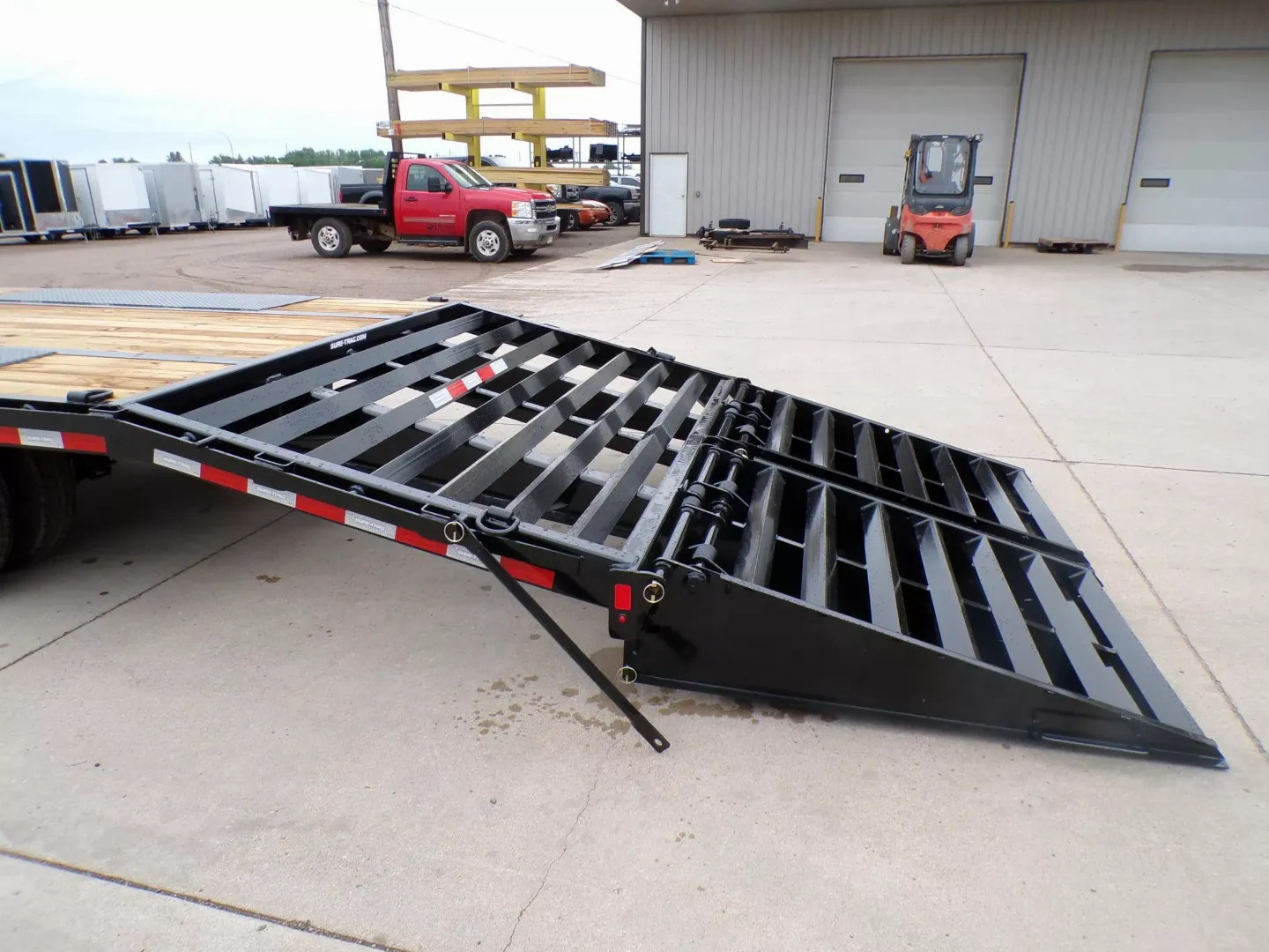New 2025 SURE-TRAC 8.5X25+5 HD LP Beavertail Deckover Flatbed Trailer - 846
