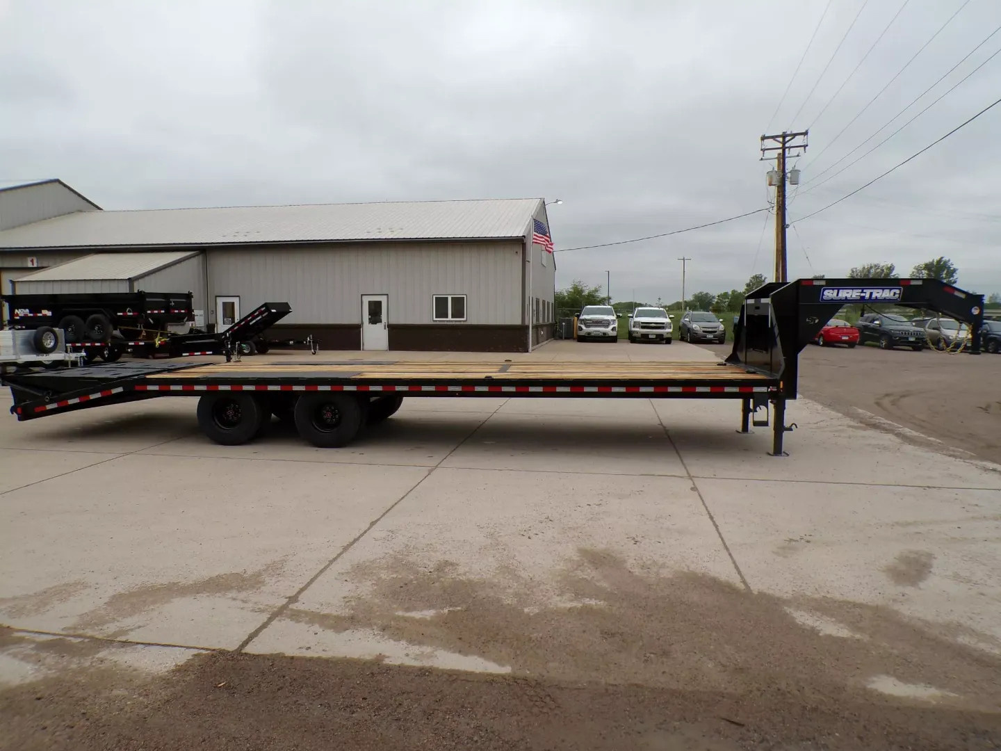 New 2025 SURE-TRAC 8.5X25+5 HD LP Beavertail Deckover Flatbed Trailer - 846
