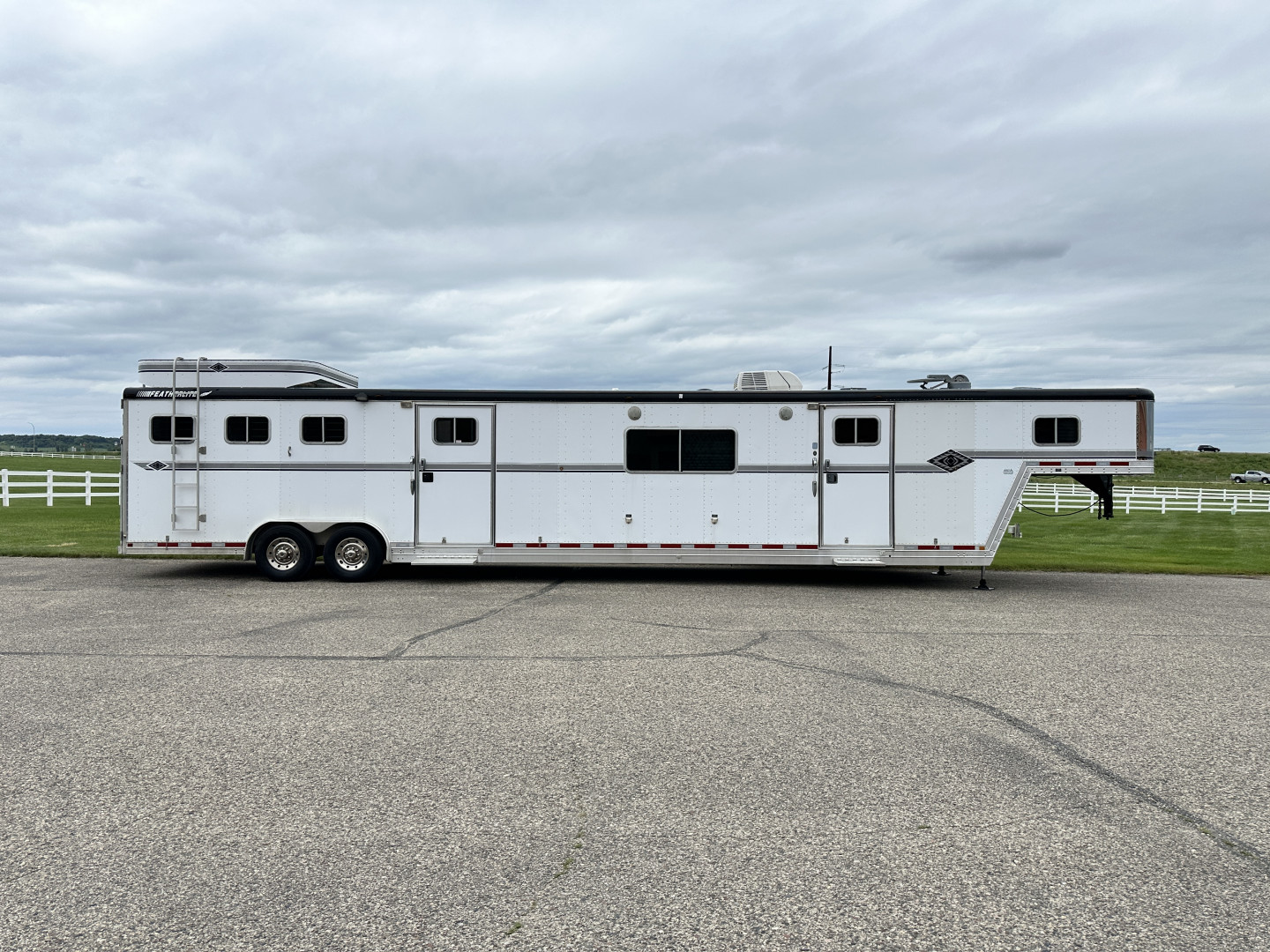 Used 1998 Featherlite Trailers 3H 23' LQ w/ Midtack Horse Trailer