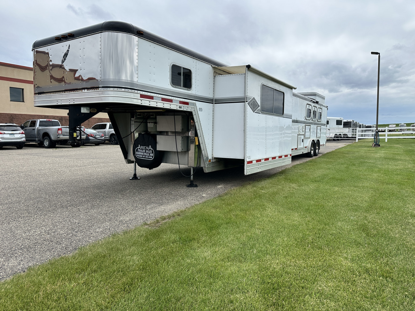 Used 1998 Featherlite Trailers 3H 23' LQ w/ Midtack Horse Trailer