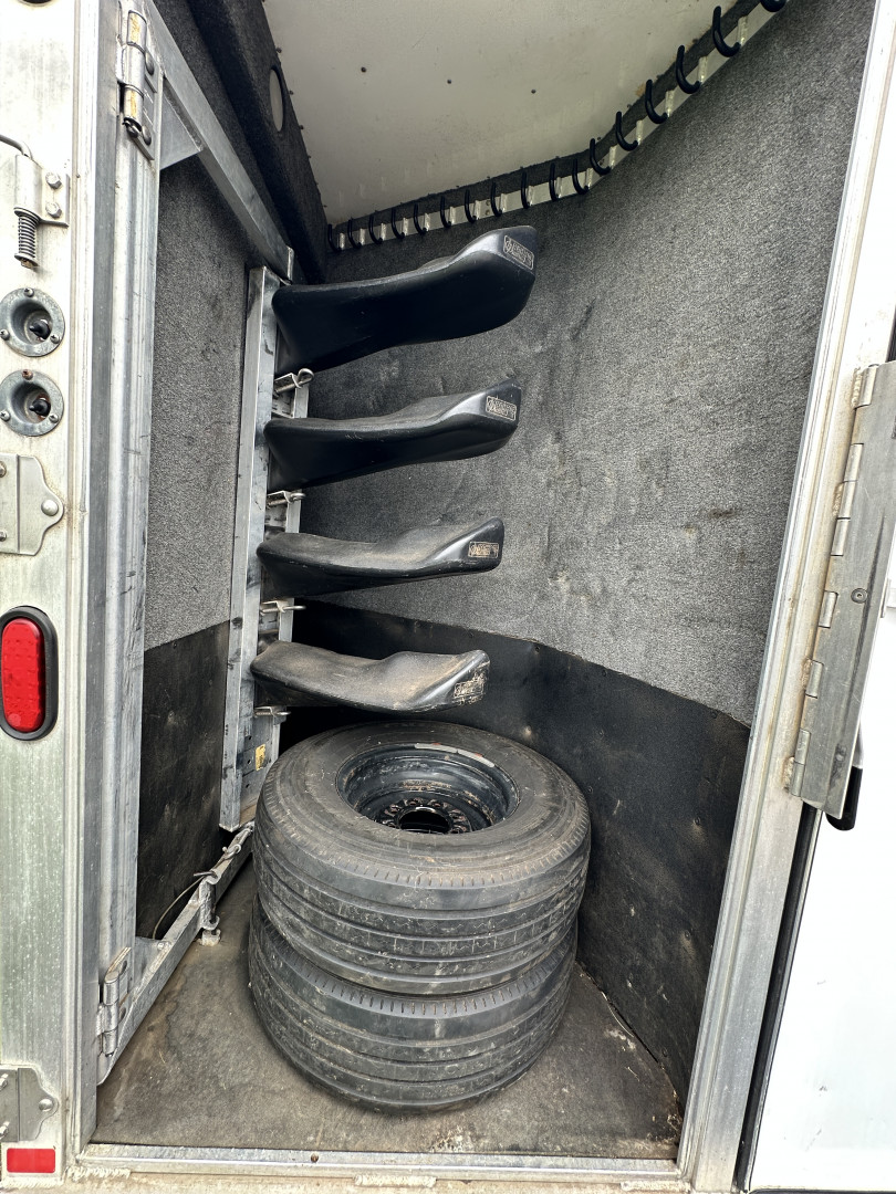 Used 1998 Featherlite Trailers 3H 23' LQ w/ Midtack Horse Trailer