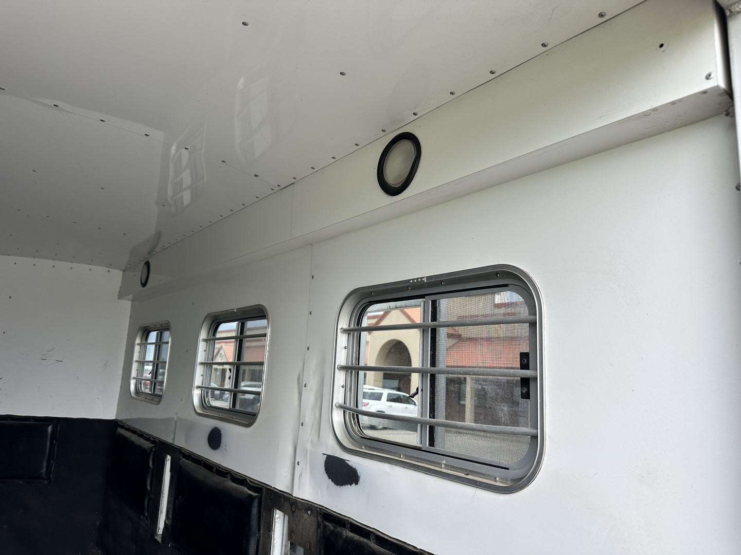 Used 1998 Featherlite Trailers 3H 23' LQ w/ Midtack Horse Trailer