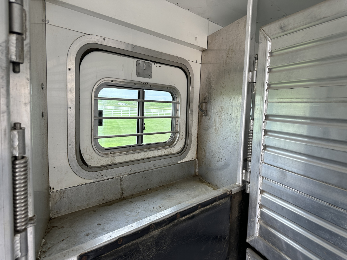 Used 1998 Featherlite Trailers 3H 23' LQ w/ Midtack Horse Trailer