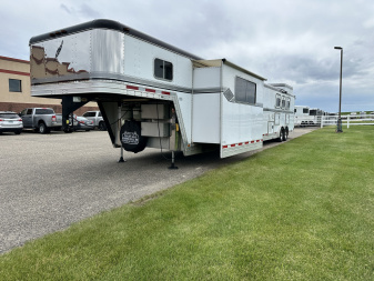 Used 1998 Featherlite Trailers 3H 23' LQ w/ Midtack Horse Trailer