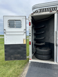 Used 1998 Featherlite Trailers 3H 23' LQ w/ Midtack Horse Trailer