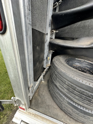 Used 1998 Featherlite Trailers 3H 23' LQ w/ Midtack Horse Trailer