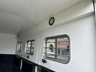 Used 1998 Featherlite Trailers 3H 23' LQ w/ Midtack Horse Trailer