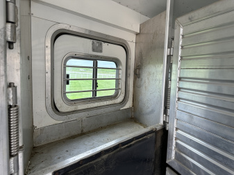 Used 1998 Featherlite Trailers 3H 23' LQ w/ Midtack Horse Trailer