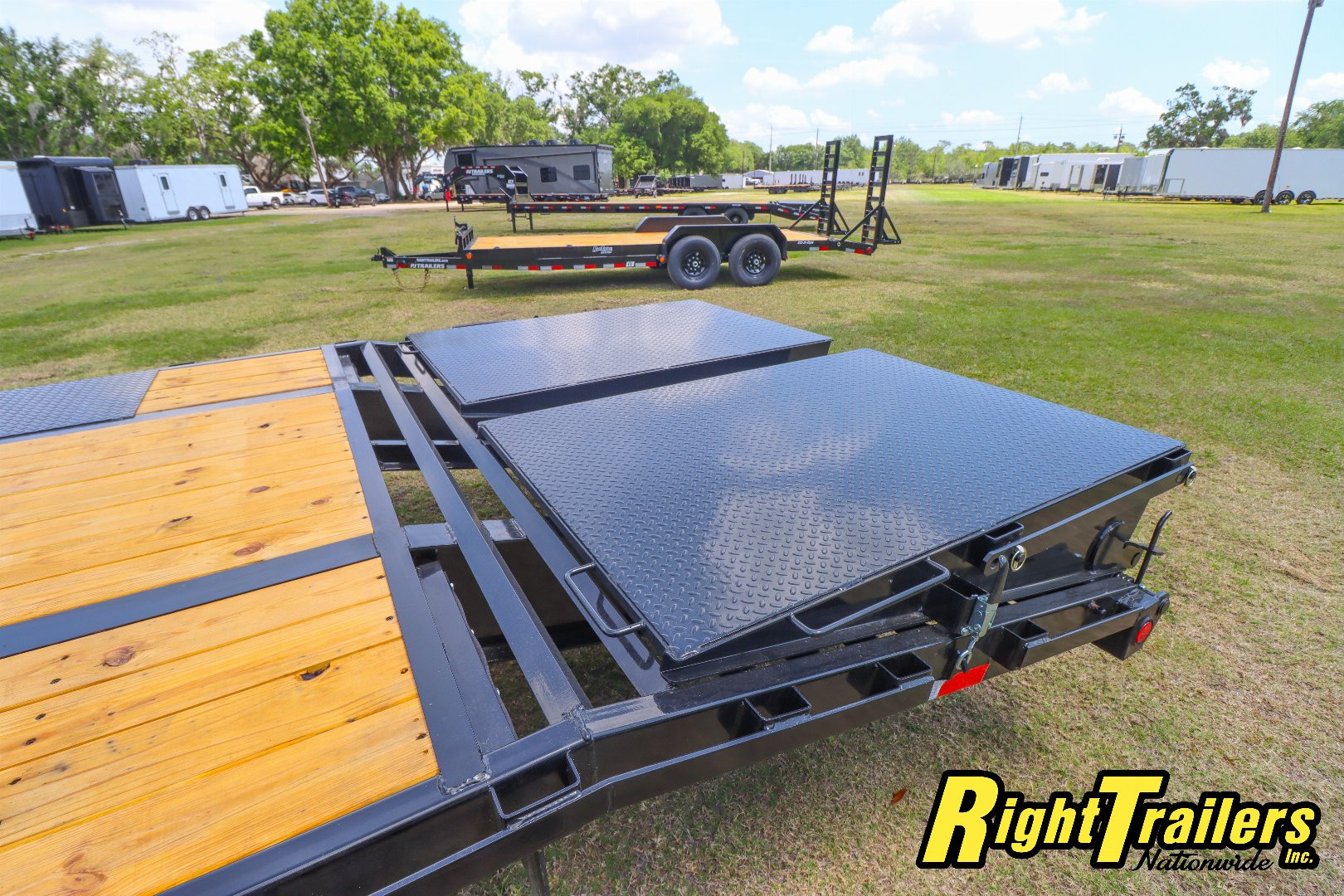 New 2025 8.5X32 PJ Trailers Equipment Trailer