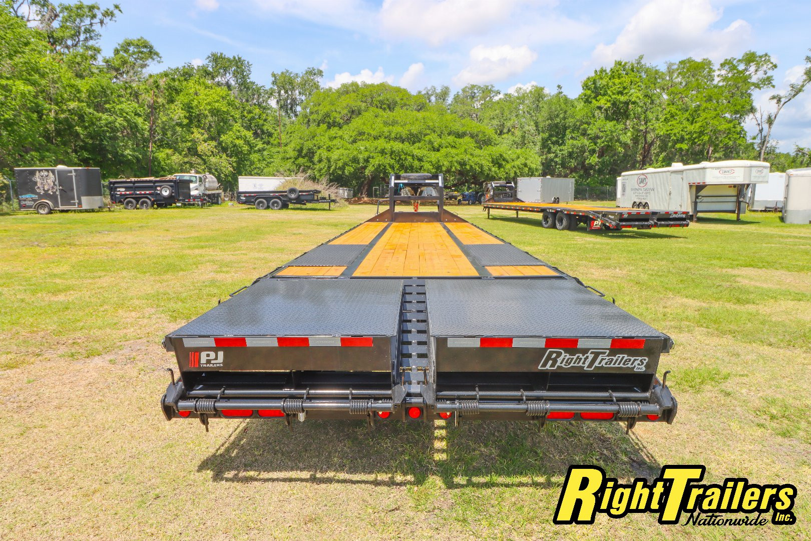 New 2025 8.5X32 PJ Trailers Equipment Trailer