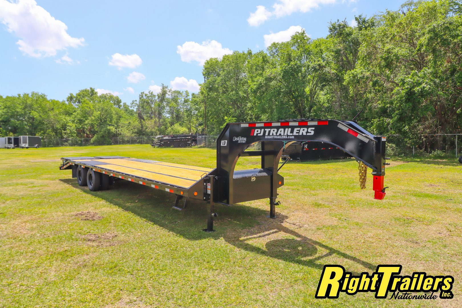 New 2025 8.5X32 PJ Trailers Equipment Trailer