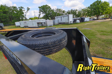 New 2025 8.5X32 PJ Trailers Equipment Trailer