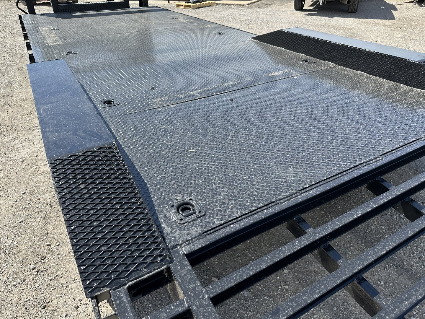 New 2025 Road Boss 102x24 Gooseneck Lowstyle Drive Over Fenders 8ks Equipment Trailer