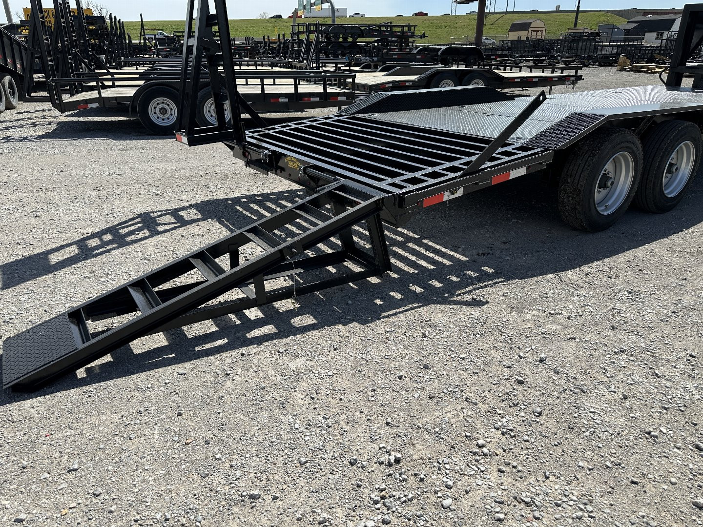 New 2025 Road Boss 102x24 Gooseneck Lowstyle Drive Over Fenders 8ks Equipment Trailer